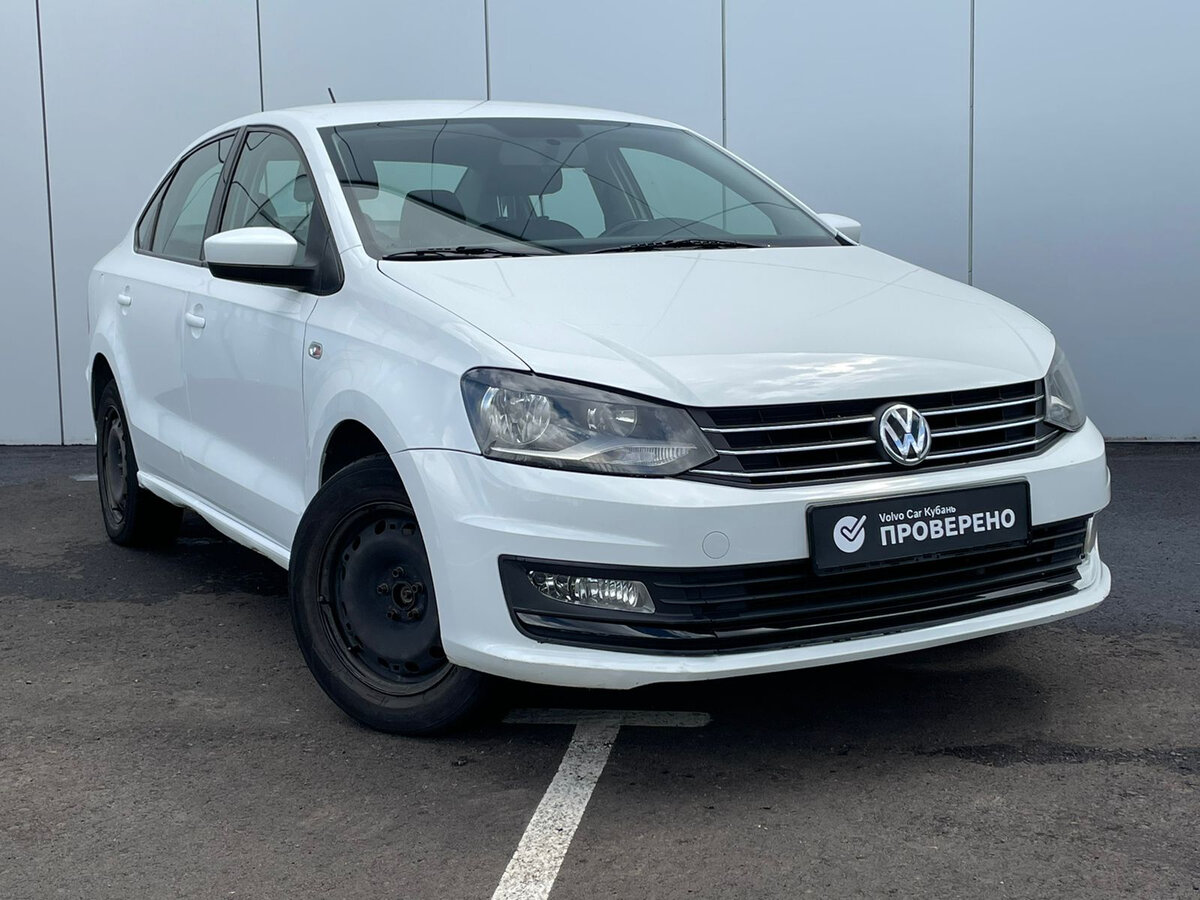 Белый Volkswagen Polo с996тр125
