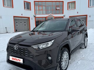 2019 Toyota RAV4 V (XA50), коричневый, 3800000 рублей, вид 1