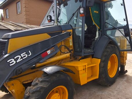2012 John Deere 325J, жёлтый, 4400000 рублей, вид 2
