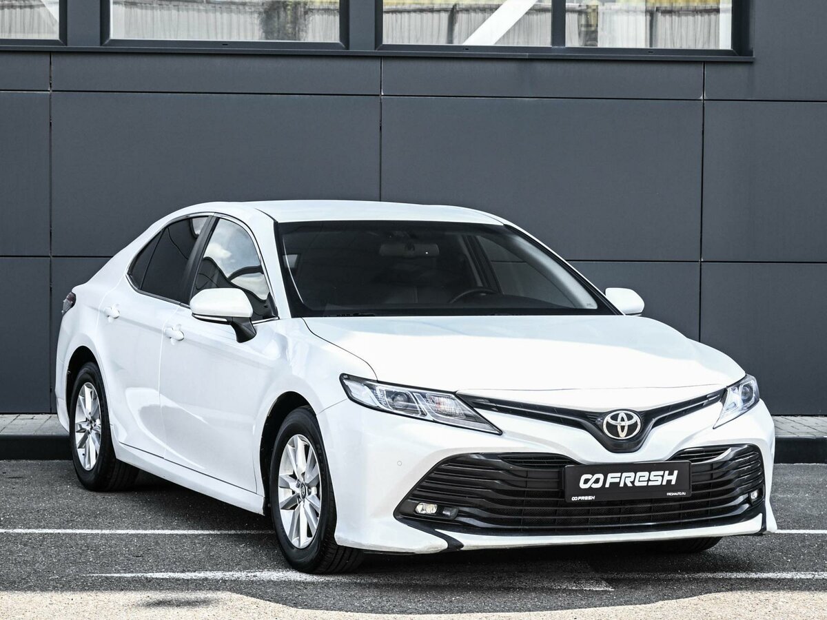 Toyota Camry VIII (XV70)