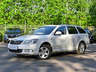 2012 Skoda Octavia II (A5) Рестайлинг, белый, 843000 рублей, вид 1