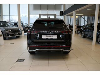 2026 Volkswagen Tiguan L Pro III (China Market), чёрный, 5331000 рублей, вид 4