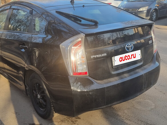 2014 Toyota Prius III Рестайлинг (XW30), чёрный, 800000 рублей - вид 3