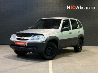 2018 Chevrolet Niva I Рестайлинг, серебристый, 650000 рублей, вид 1