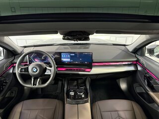 2025 BMW 5 серии Long 530Li xDrive VIII (G60/G61/G68), чёрный, 8100000 рублей, вид 2