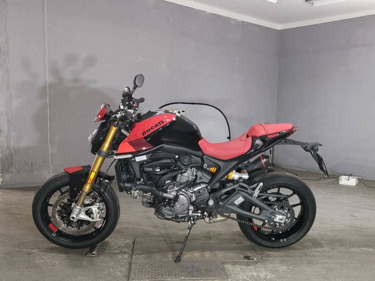 Ducati Monster 937