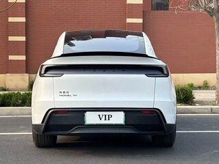 2025 Tesla Model Y L I Рестайлинг, белый, 7000000 рублей, вид 4