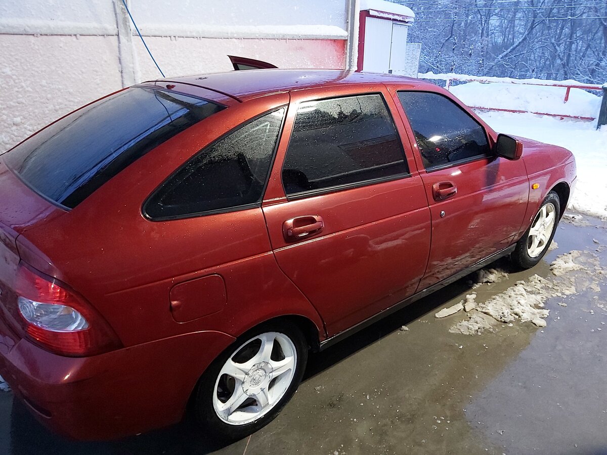 Приора седан 2008 года красная