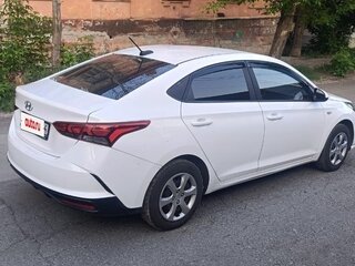 2021 Hyundai Solaris II Рестайлинг, белый, 800000 рублей, вид 1