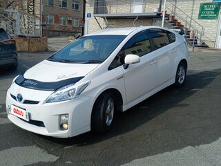 2011 Toyota Prius III (XW30), белый, 900000 рублей, вид 1