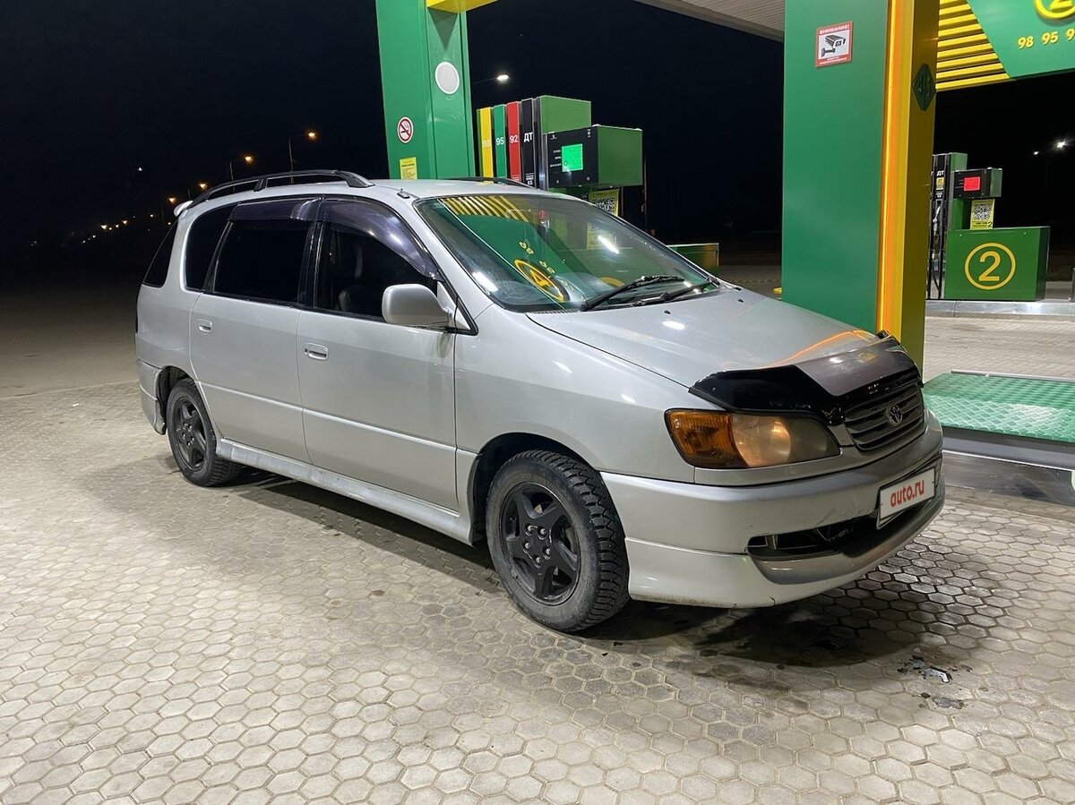 Тойота ипсум 2000г
