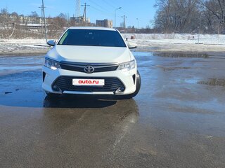 2016 Toyota Camry VII (XV50) Рестайлинг, белый, 1900000 рублей, вид 1