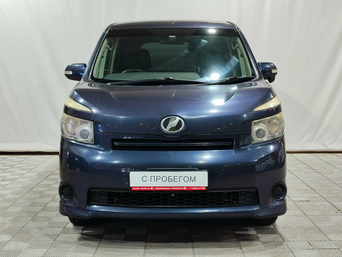 Toyota Voxy II (R70)
