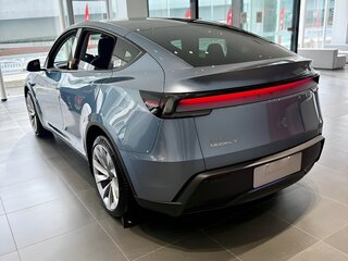2025 Tesla Model Y Standard I Рестайлинг, серебристый, 5780000 рублей, вид 2