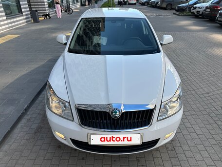2011 Skoda Octavia II (A5) Рестайлинг, белый, вид 1