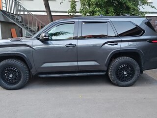 2023 Toyota Sequoia III, серый, 9000000 рублей, вид 2
