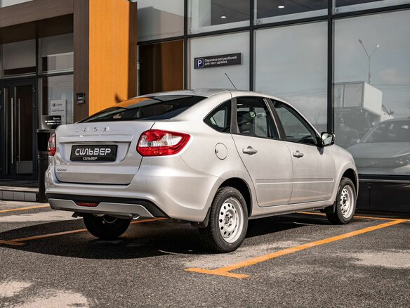 2026 Lada (ВАЗ) Granta I Рестайлинг, серебристый, 1268000 рублей - вид 2