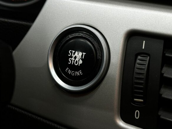 2011 BMW 3 серии 318i V (E90/E91/E92/E93) Рестайлинг, серебристый, 919777 рублей - вид 18