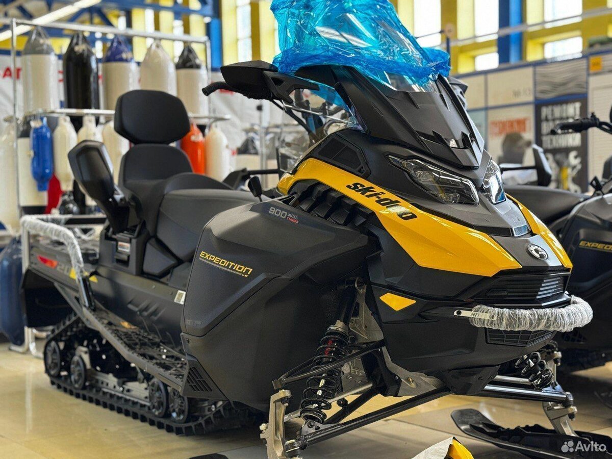 BRP Ski-Doo Expedition 900