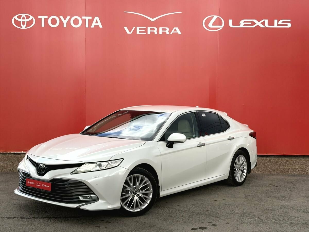 Toyota Camry VIII (XV70)