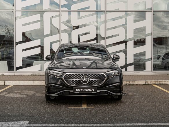 2025 Mercedes-Benz E-Класс 300 VI (W214, S214), чёрный, 9920000 рублей - вид 2