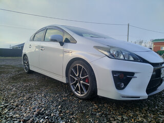 2014 Toyota Prius III Рестайлинг (XW30), белый, 1560000 рублей, вид 1