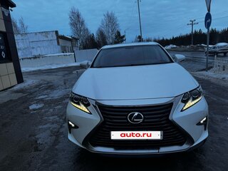 2017 Lexus ES 250 VI Рестайлинг, белый, 2900000 рублей, вид 1
