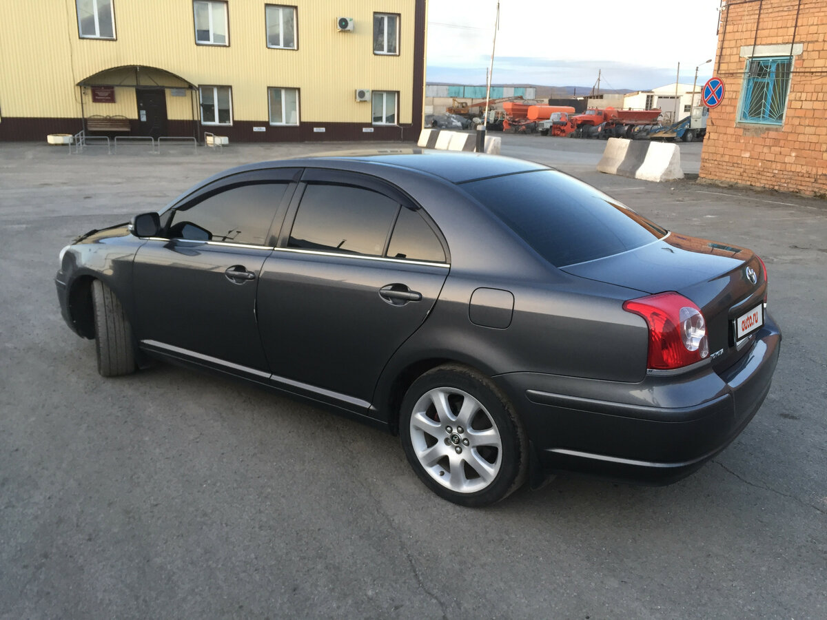 Черный дым тойота авенсис