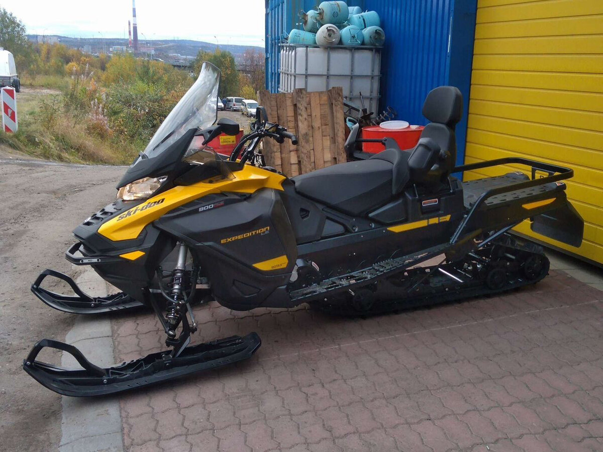 BRP Ski-Doo Expedition 900