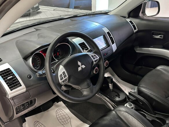 2008 Mitsubishi Outlander II, бежевый, 1097000 рублей - вид 9