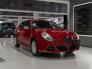 2013 Alfa Romeo Giulietta III, красный, 945000 рублей, вид 2