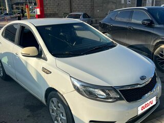 2017 Kia Rio III Рестайлинг, белый, 410000 рублей, вид 2