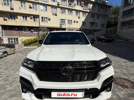 2020 Toyota Land Cruiser 200 Series Рестайлинг 2, белый, 8700000 рублей, вид 3
