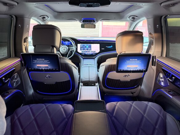 2024 Mercedes-Benz Maybach EQS SUV 680, чёрный, 22000000 рублей - вид 18