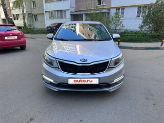 2017 Kia Rio III Рестайлинг, серебристый, 810000 рублей, вид 1