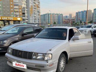 1991 Toyota Crown IX (S140), белый, 400000 рублей, вид 1