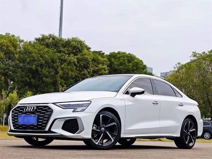 Audi A3 35 TFSI Long IV (8Y)