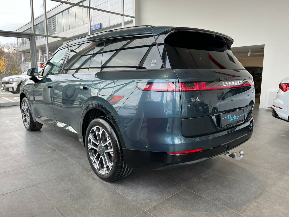 Lynk & Co 900