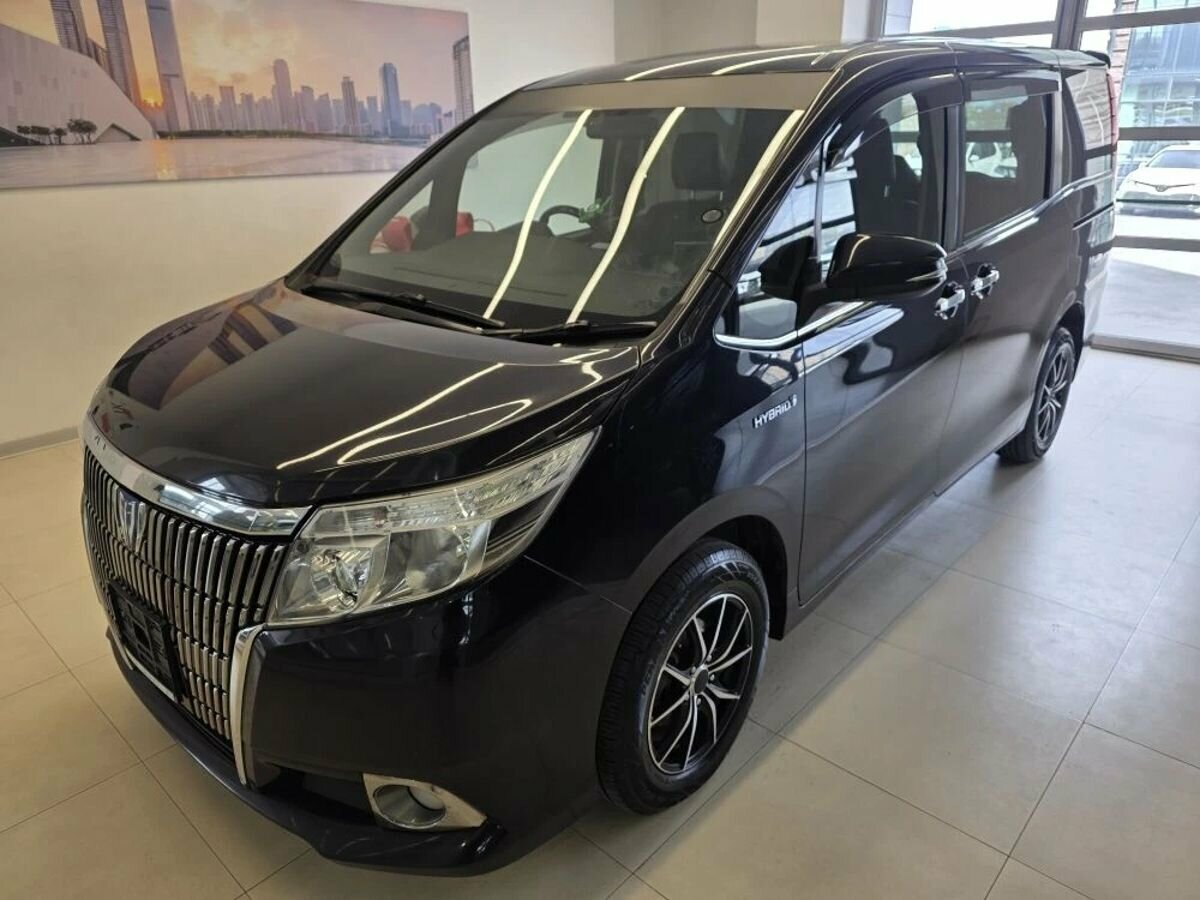 Toyota Voxy III (R80)