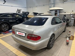 2000 Mercedes-Benz CLK-Класс 230 I (W208) Рестайлинг, серебристый, 443000 рублей, вид 3