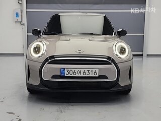 2021 Mini Hatch Cooper III (F55/F56) Рестайлинг 2, бежевый, 1720006 рублей, вид 2