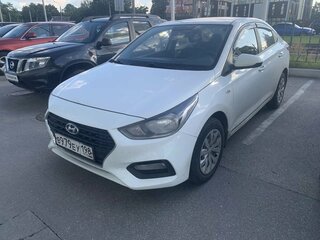 2018 Hyundai Solaris II, белый, 990000 рублей, вид 1