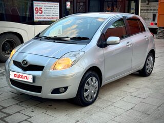 2010 Toyota Vitz II (XP90), серый, 530000 рублей, вид 1