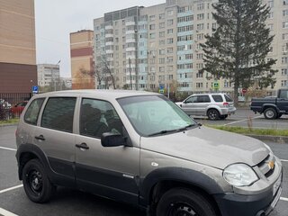 2018 Chevrolet Niva I Рестайлинг, серый, 550000 рублей, вид 3