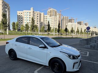 2020 Kia Rio IV, белый, 890000 рублей, вид 4