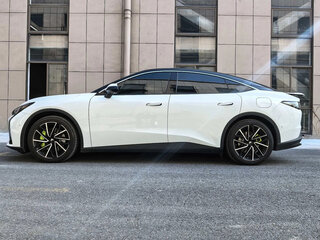 2025 Arcfox Alpha S5 79.2 kWh I, белый, 3081003 рублей, вид 3