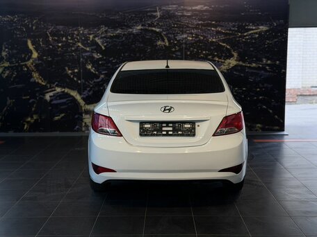 2015 Hyundai Solaris I Рестайлинг, белый, 850000 рублей, вид 5