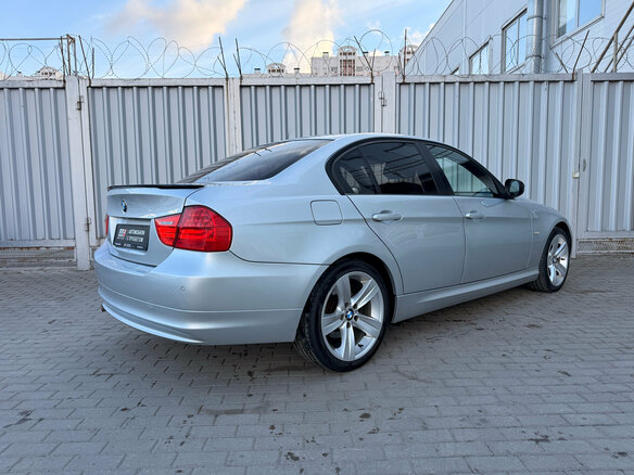 2011 BMW 3 серии 318i V (E90/E91/E92/E93) Рестайлинг, серебристый, 1045000 рублей - вид 3