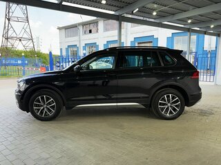 2019 Volkswagen Tiguan II, чёрный, 2570000 рублей, вид 2