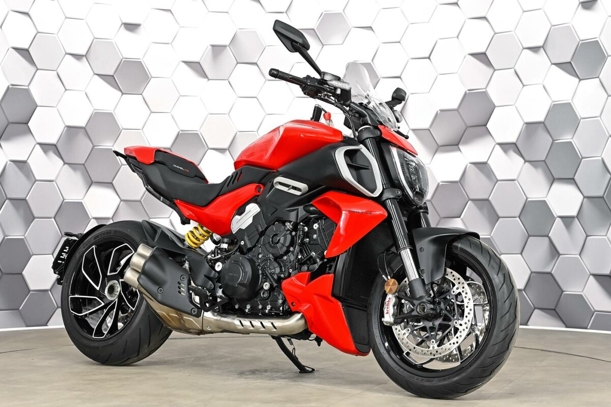 Ducati Diavel V4